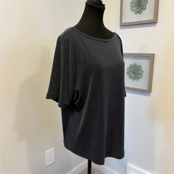 lululemon Black Drapey Softstreme Boatneck Short Sleeve Top NWT! - Picture 5 of 13